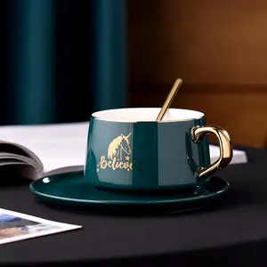 Toptan mat parlak sır lüks altın seramik yılbaşı çay kupa cappuccino kahve fincanı ile fincan tabağı