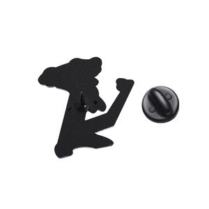 Toalla mágica esmalte Pin comedia dibujos animados tema broche divertido Anime Park insignia regalo joyería para amigos al por mayor - Product Image 5