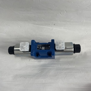 Válvula Proporcional Electrohidráulica Rexroth 4WE10J5X/HG24N9K4/M - Product Image 1