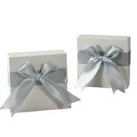 Boîte cadeau en papier gris de luxe avec ruban et éponge, logo personnalisé en relief, revêtement UV - pour emballage de bijoux
