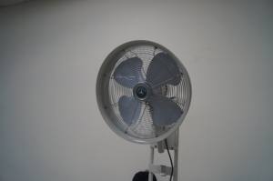 18" <b>Mist</b> Electric Wall <b>Fan</b> Metal Vietnam Wall Control Box Black/Silver/White for Commercial/Industrial Use GAPIDF020 (KTW-1845) - Product Image 2