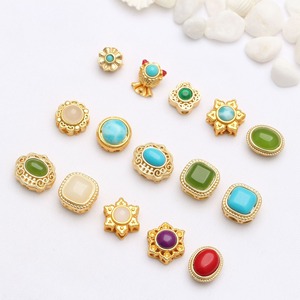 Charme vintage en <span class=keywords><strong>pierre</strong></span> semi-précieuse, perle <span class=keywords><strong>porte</strong></span>-<span class=keywords><strong>bonheur</strong></span> dorée ancienne, motif floral géométrique, en <span class=keywords><strong>jade</strong></span> vert, turquoise, mica violet et larimar - Product Image 4