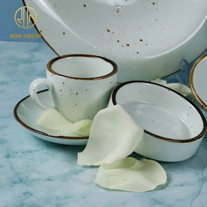ถ้วยกาแฟเซรามิกทรงกลมสีขาวและจานรองแก้วพอร์ซเลน - Product Image 3