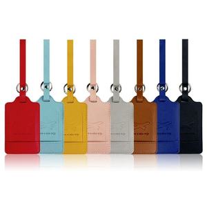 Étiquette de bagage personnalisée en cuir véritable avec logo argenté en relief, écologique, avec cache de confidentialité - Accessoires de voyage de haute qualité - Product Image 3