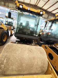 Compactador de rodillo de tambor único oficial de <span class=keywords><strong>segunda</strong></span> <span class=keywords><strong>mano</strong></span> XCMG XS83, compactador pequeño de 8 toneladas, precio de rodillo de carretera vibratorio - Product Image 2