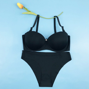 طقم ملابس داخلية بتصميم قوطي بلون موحد مع حمالة صدر مبطنة للنساء الشابات - Product Image 6