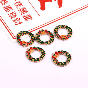 Pendentif couronne de Noël en alliage de zinc, breloques à thème pour la fabrication de bijoux DIY, accessoires cadeaux pour toutes occasions - Product Image 1