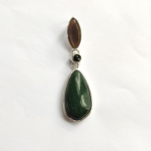 Pendentif en argent 925 avec jade africain et nacre noire - Product Image 1