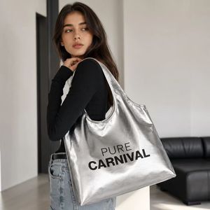 Sac fourre-tout en cuir PU argenté métallisé pour femmes, grande capacité, sac à main de shopping tendance, logo personnalisé, fournisseur OEM ODM - Product Image 3