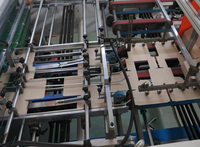 Machine à poser les fenêtres LKS-1100, machine à coller les fenêtres de boîtes en papier, machine à poser les fenêtres en film PET entièrement servo-assistée