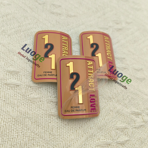 Tùy Chỉnh Dập Nổi Kim Loại Chai Rượu Vang Nhãn Logo Dán Antique Vàng 3d Kim Loại Nước Hoa Nhãn Hiệu Logo Với Chất Kết Dính - Product Image 1