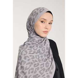 Écharpe en satin Pure Tone, douce, gris léopard, style ethnique éthéré pour l'hiver et l'été - Product Image 4