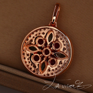 Colgante de la Serie Counterattack, Vintage, Aleación de Plata 925 con Incrustaciones de Cristal y Diamantes de Imitación, Invierno 2023, Unisex - Product Image 4