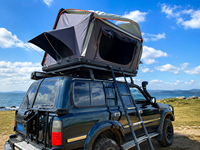 Tentes de toit en aluminium à coque rigide 4 saisons pour SUV, imperméables, tissu Oxford 3000 mm avec échelle pour le camping en tout-terrain