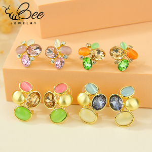 Juego de Joyería de Lujo con Collar y Aretes Geométricos de Cristal Chapado en Oro de 14K para Mujer, Diseño Original y Especial para Bodas y Fiestas - Product Image 4