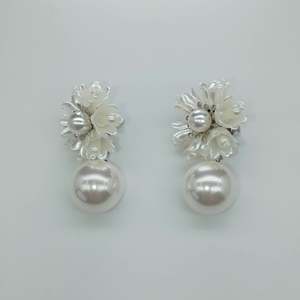 Pendientes de Perlas de Acero Inoxidable 316L con Baño de Oro PVD, Resistentes y Sostenibles, Estilo Lágrima, Joyería para Mujer - Product Image 1