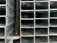 Tube en acier ERW carré de 2x4 pouces, calibre 14, laminé à chaud, ASTM A500 noir EN pour poteau de clôture Q235