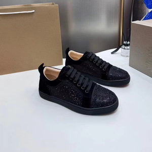 Chaussures luxueuses de conception nouvelle avec diamants, élégantes et décontractées, de qualité supérieure, de couleur unie, à semelle souple et plate. - Product Image 1