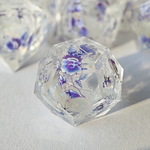 Juego de Dados DND de Núcleo Líquido con Diseño Personalizado para Juegos de Rol de Mesa Dungeons & Dragons, Resina Hecha a Mano, 7 Piezas, D20, Tema de <span class=keywords><strong>Anime</strong></span>, Afilados - Product Image 4