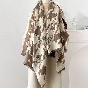 2025 Estilo <span class=keywords><strong>nórdico</strong></span> bufanda de Invierno para mujer minimalista estampado geométrico de doble cara diseño de dos <span class=keywords><strong>colores</strong></span> chal de borla de Cachemira de imitación - Product Image 2