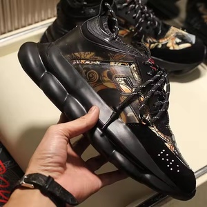 Chaussures de créateur de luxe décontractées pour hommes et femmes, style sport et marche, avec chaîne Versace, baskets tendance de haute qualité - Product Image 2