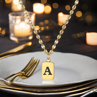 Mode lettre pendentif titane acier collier européen et américain 26 lettre carré bijoux unisexe fête date cadeau de vacances