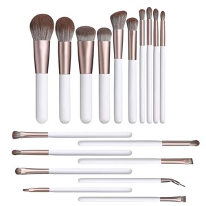 Ensemble <span class=keywords><strong>de</strong></span> 18 pinceaux <span class=keywords><strong>de</strong></span> <span class=keywords><strong>maquillage</strong></span> professionnels <span class=keywords><strong>de</strong></span> haute qualité à poils synthétiques et manche en bois, style estompeur, OEM/ODM, outils portables pour le visage, en vrac - Product Image 2
