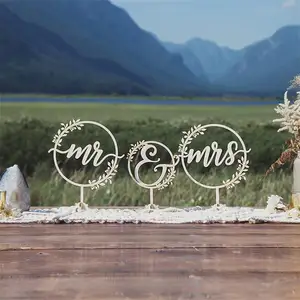 Carteles de madera personalizados para manualidades, eslogan de letras, hueca Floral guirnalda, corte láser, soporte de mesa Mr & Mrs, decoración artesanal de madera para bodas