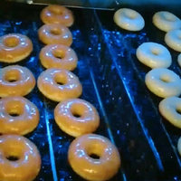 Ligne de production automatique industrielle à haut rendement pour beignets et gâteaux, équipement d'automatisation pour la fabrication de beignets pour boulangeries et usines alimentaires