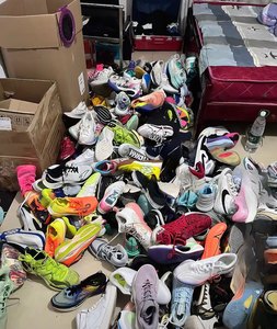 <span class=keywords><strong>Scarpe</strong></span> Sportive Usate di Alta Qualità Modello J012 a 2,5 Dollari al KG, Sneakers di Seconda Mano in Vendita, Prezzo all'Ingrosso al KG - Product Image 2