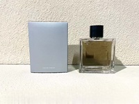 La gamme de parfums pour hommes en gros de l'usine offre une fragrance longue durée et une forte puissance de diffusion.
