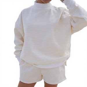 Sudadera de punto grueso con cuello simulado y hombros caídos a rayas, estilo casual oversize para mujer, ideal para otoño e invierno. - Product Image 2