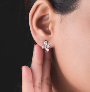 Boucles d'oreilles en diamant de goutte éblouissantes combinant la beauté classique avec les tendances de la mode moderne pour tous les âges fournisseur indien - Product Image 3