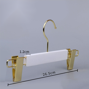 Offre Spéciale sur Cintres Classiques Modernes Personnalisables avec Logo, Crochets Dorés et Argentés, Pinces Métalliques, Cintres pour Pantalons et Jupes - Product Image 5