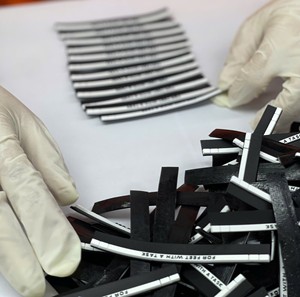 Patchs thermocollants 3D personnalisés en caoutchouc souple PVC à coudre Style dentelle paillettes décor transfert de chaleur imprimé coeur formes de fleurs pour vêtements - Product Image 3