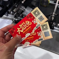 Impression de codes de données de cartes à gratter et couverture tout-en-un jet d'encre UV numérique données variables à grande vitesse imprimante à un passage