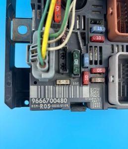 Boîtier de fusibles automobile 9807028780 pour système électrique de voiture, support de fusibles durable, remplacement compatible avec Citroën <span class=keywords><strong>Peugeot</strong></span> - Product Image 5