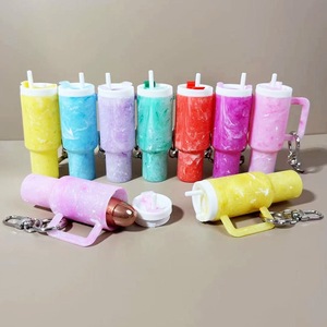 Novedad: Llavero de PVC <span class=keywords><strong>con</strong></span> diseños variados de mini tazas, soporte para bálsamo labial, para mujer y niña, ideal como adorno para llavero, monedero, bolso o botella - Product Image 6