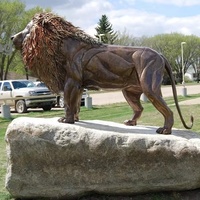 Statue de lion moderne conçue sur mesure pour la décoration intérieure Sculpture en laiton coulé de haute qualité Produit d'artisanat en métal