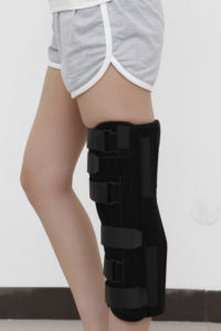 Consommable médical OEM ODM Nouvelle conception Attelle médicale orthopédique de fixation <span class=keywords><strong>externe</strong></span> - Attelle de genou à trois panneaux avec mousse de 5 mm - Product Image 3