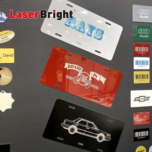 <span class=keywords><strong>Plaque</strong></span> d'immatriculation laser en <span class=keywords><strong>aluminium</strong></span> personnalisée en métal gravable pour voiture 5.88 "x 11.88" Plaques d'immatriculation automatiques <span class=keywords><strong>Gravure</strong></span> laser deux couleurs - Product Image 2
