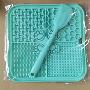 Alfombrilla de Silicona para Lamer para Perros y Gatos, con Ventosas y Fuente de Carga para Beneficios para la Salud - Product Image 1