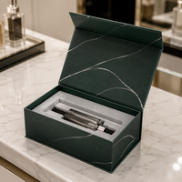 Boîte cadeau rigide magnétique estampillée à chaud avec finition soft touch et insert en EVA