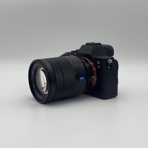 Cámara <span class=keywords><strong>Sony</strong></span> A7 III+24-70 Usada, Full-Frame, Sin Espejo, Video 4K, Grado A+, Casi Nueva, 1 Año de Garantía, Lista para Venta al Por Mayor - Product Image 1