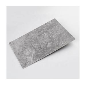 Revêtement mural en pierre flexible de luxe, effet marbre gris sans joint pour des colonnes intérieures spectaculaires - Product Image 3