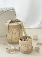Retro-Kronleuchter-Design Zylindrische Hochwertige Geschenkbox aus Recyclingmaterialien mit Matter Laminierung und Prägung für Süßigkeiten und Pralinen