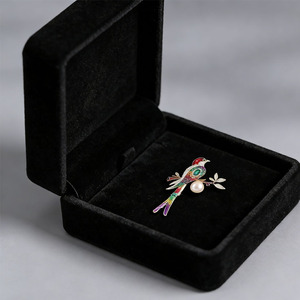 Groothandel kleurrijke rosé gouden geplateerde legering zirkoon ekster broche dames verlovings- trouwfeest cadeau natuurlijke parel kleding - Product Image 1