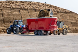 Nuevo Mezclador de Alimentos TMR con Tracción, Accionado por Tractor de 50HP+, con Estabilizadores Hidráulicos, 2 Ton/H, Material de Aleación, para Pastoreo en Montaña - Product Image 2