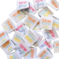 Étiquettes en polyester tissé écologiques découpées au laser avec logo de marque personnalisé pour vêtements, t-shirts, bas de vêtement, manches, col