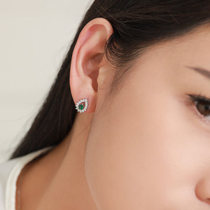 Nuevo Conjunto de Collar y Pendientes de Plata de Ley 925 con Esmeralda en Forma de Lágrima para Mujer, Elegancia de Alta Gama y Diseño Sencillo - Product Image 5